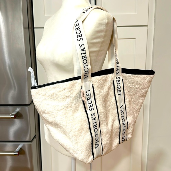 Victoria's Secret Handbags - NWT Victoria’s Secret Teddy Fur Tote